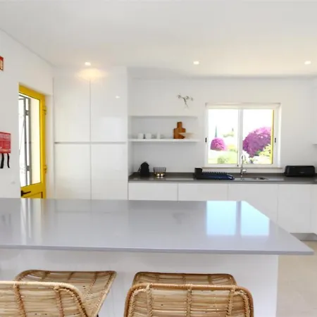 Villa Chez Lee, 219 Aldeia Do Golf-cleverdetails - Sleeps 6, Quiet Area